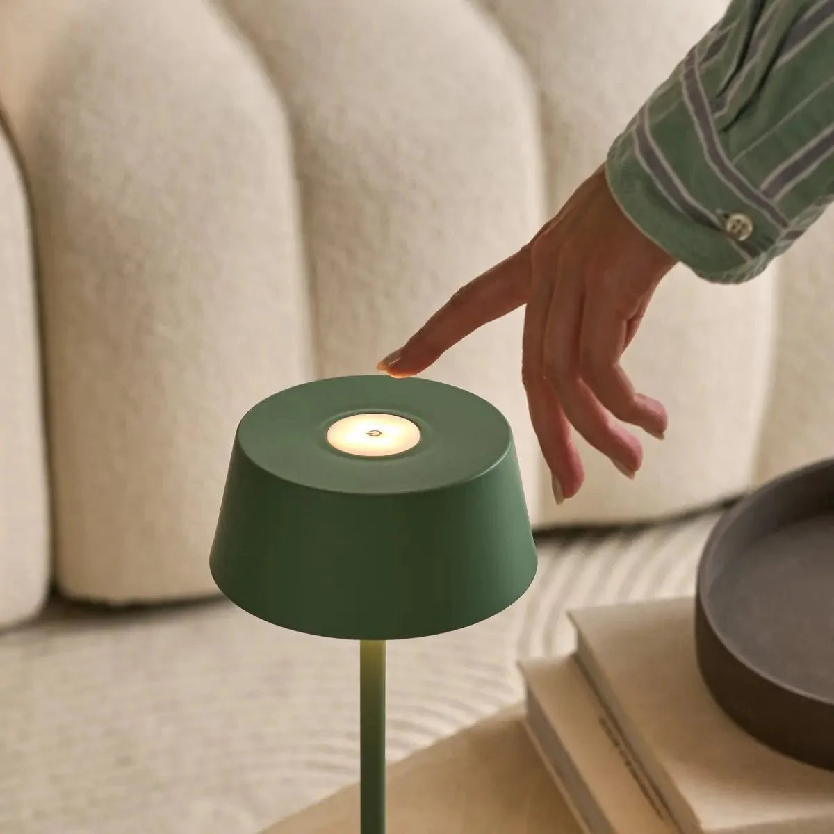 Lampada da tavolo ricaricabile – design wireless con dimmer, 3 livelli di luce e fino a 120 ore di autonomia luminosa