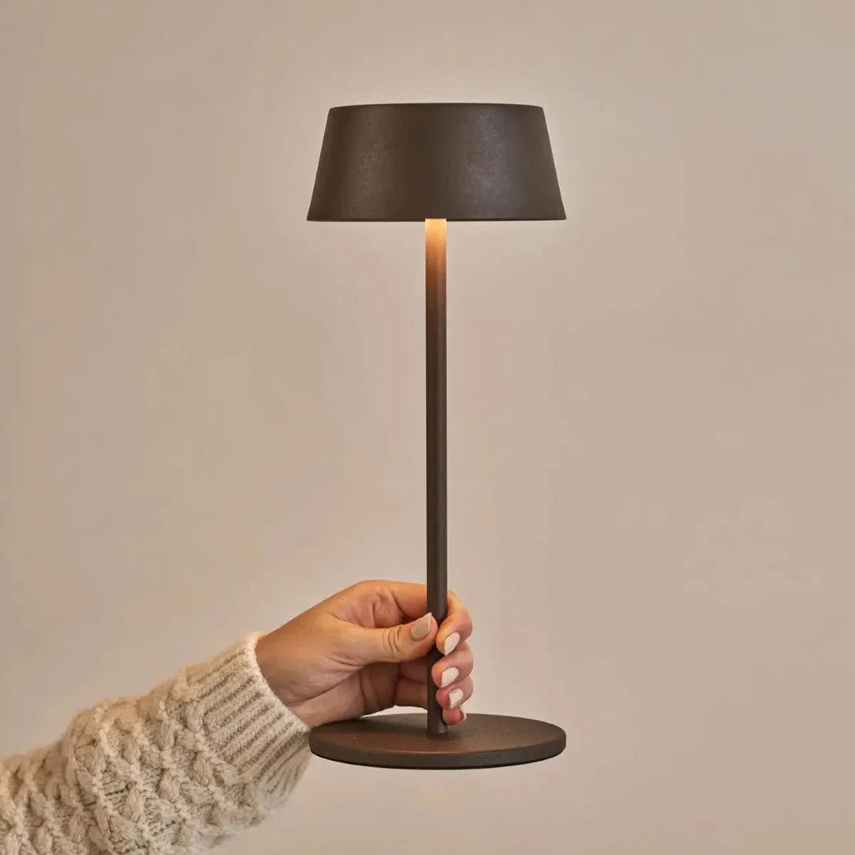 Lampada da tavolo ricaricabile – design wireless con dimmer, 3 livelli di luce e fino a 120 ore di autonomia luminosa