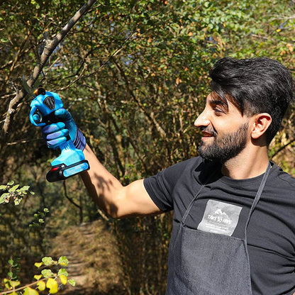 Electric battery-powered scissors